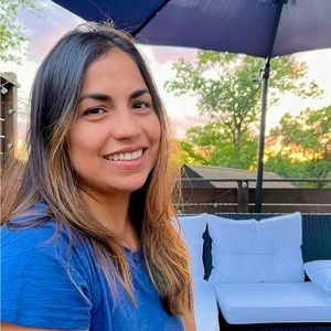 Meet your Posher, Yesenia